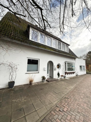 Dreiparteienhaus mit Potenzial, 27612 Loxstedt, Mehrfamilienhaus