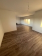 Moderne 2-Zimmer-Wohnung mit Südbalkon und Garage - Wohn- und Essbereich