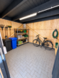Erstbezug zum 01.12.2026 – Moderne Doppelhaushälfte mit Garten, Carport & Stellplatz - Abstellraum draußen KI-Visualisierung