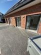 Moderne Neubau-Doppelhaushälfte mit Gartenanteil und zwei Stellplätzen - Terrasse