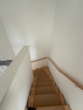 Moderne Neubau-Doppelhaushälfte mit Gartenanteil und zwei Stellplätzen - Treppe