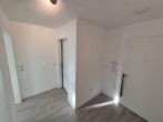 Moderne 2-Zi.-EG-Wohnung mit Mieterstrom - Barrierefrei & hocheffizient - Flur