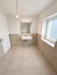 Erstbezug in Loxstedt-Nesse: Moderne 3-Zimmer-Wohnung mit überdachtem Balkon - Bad